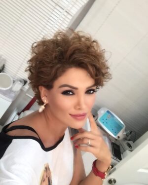 Didem Taslan Instagram - Günaydınlar🙏🏻🌺🧿😇🎊🌸💙#2014 #tbt  #günaydın #goodmorning #didemtaslan #actress #model #hello #world #instadaily #hellojuly #goodvibesonly #tbt #perşembe #keşfet #smile #amazing #lifestyle #daybyday #goodmemories #explore #summer #holiday #throwbackthursday #colorful #lifeisgood #friends #itsnowornever #bodrum #holiday #timeless