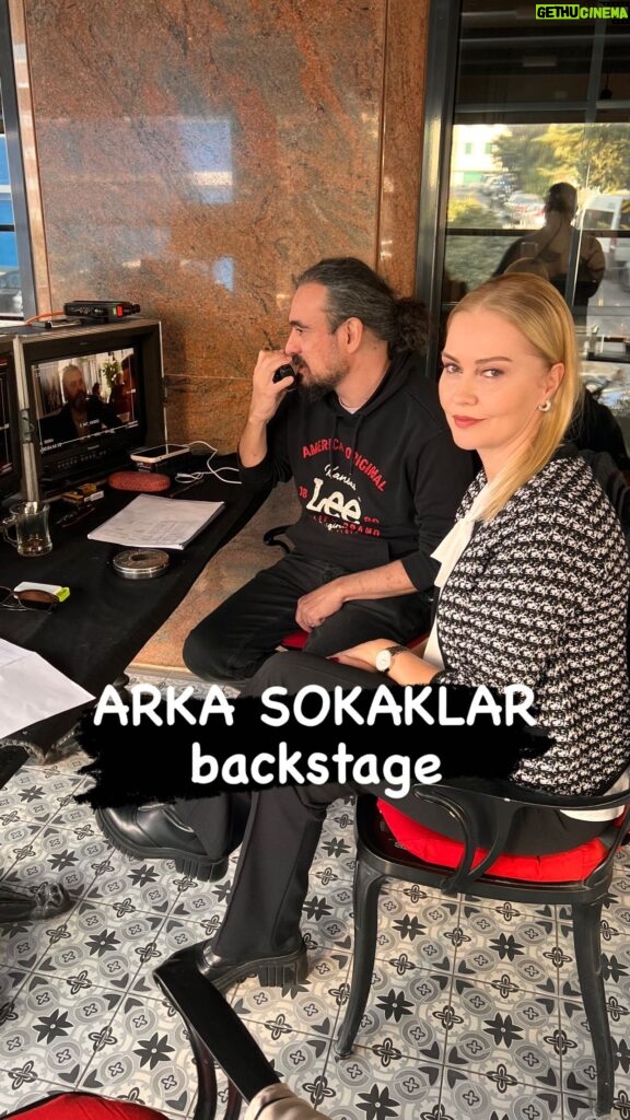 Didem Uzel Instagram - Arka Sokaklar backstage 🎥🎬 @keremsaka @ayzglrofficial @ilkerinanoglu @arkasokaklarofficial #arkasokaklar18sezon #backstage