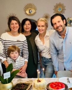 Didem Uzel Instagram - İyi ki doğdum 🥰 Önce anne ve babama teşekkür ederim; beni çok istek ve heyecanla dünyaya getirip büyüttükleri için. Sonra da herşeyi başarabilme gücünü keşfettiğim için kendime teşekkür ederim 😁😁 #iyikidoğdum #19mayısgençlikvesporbayramımızkutluolsun