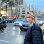 Didem Uzel Instagram - Bazı güzel anlar…. Kimsenin ne anlama geldiğini dahi bilmediği ama sadece benim o günkü koşullarda ne hissettiğimi anlatan fotolar…. Yüzlerde ki ifadelere bakın; mutluluk, tedirginlik, huzur ve bilinmezlik ne ararsanız var. Dedim ya bir tek ben bilirim o fotodaki ruh halini 💜🥰 #nohashtagneeded