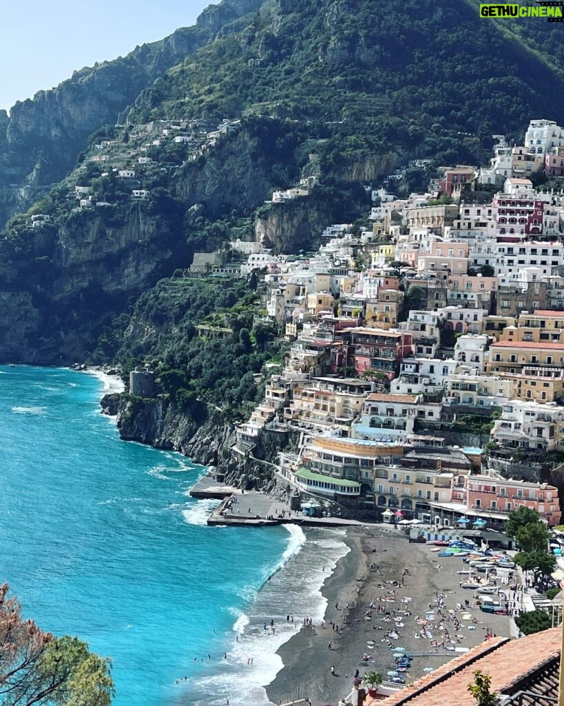 Didem Uzel Instagram - Gençler eğleniyordu ❤️☺️ @v.selimsari #positano #italy #amalficoast #positano🇮🇹
