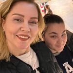 Didem Uzel Instagram - Bazı güzel anlar…. Kimsenin ne anlama geldiğini dahi bilmediği ama sadece benim o günkü koşullarda ne hissettiğimi anlatan fotolar…. Yüzlerde ki ifadelere bakın; mutluluk, tedirginlik, huzur ve bilinmezlik ne ararsanız var. Dedim ya bir tek ben bilirim o fotodaki ruh halini 💜🥰 #nohashtagneeded