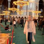 Didem Uzel Instagram - Bazı güzel anlar…. Kimsenin ne anlama geldiğini dahi bilmediği ama sadece benim o günkü koşullarda ne hissettiğimi anlatan fotolar…. Yüzlerde ki ifadelere bakın; mutluluk, tedirginlik, huzur ve bilinmezlik ne ararsanız var. Dedim ya bir tek ben bilirim o fotodaki ruh halini 💜🥰 #nohashtagneeded