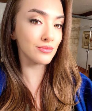 Dilşad Şimşek Instagram - Az kaldııı!
28 Ocak Salı Akşamı kavuşuyoruz💫#eşkiyadünyayahükümdarolmaz 
@eskiyatv @atvturkiye 
#edho #set #karakter #setlighting #selfie #picoftheday #instagram #instadaily 
Makyaj @wakeup_ms 
Saç @srknsvkay ⭐️