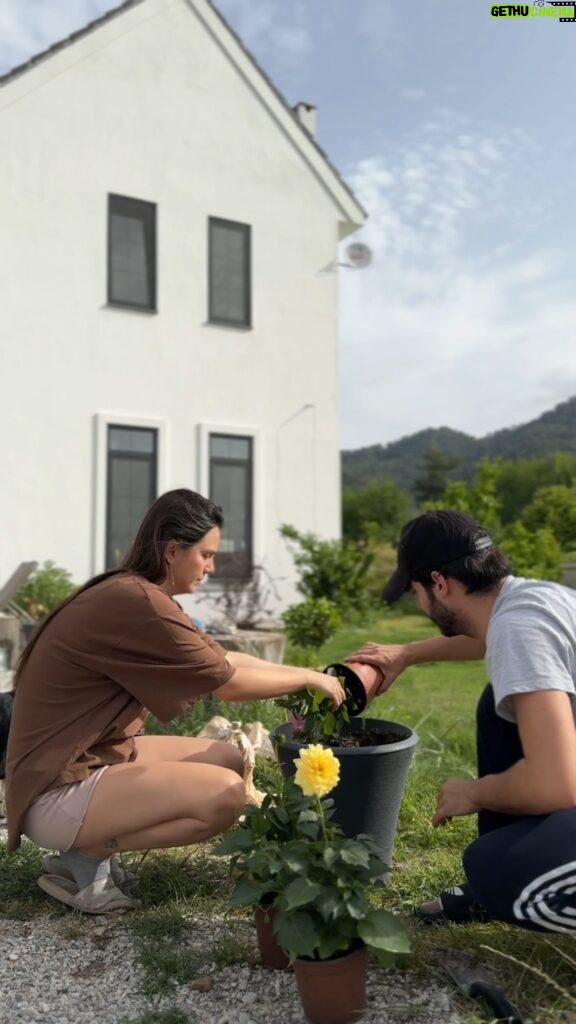 Dilan Telkök Instagram - Bolca çiçek içerir 🪴👩🏻‍🌾👨🏻‍🌾