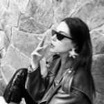 Dilara Aksüyek Instagram - Sigara, duyguları saklar ve duyguları saklamak da,sigara içmek de sağlığa son derece zararlıdır👽