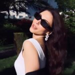 Dilara Aksüyek Instagram - İlk defa reels yaptım. Siz hep bu şarkıyla yapıyosunuz, ben de yaptım :)) 👽