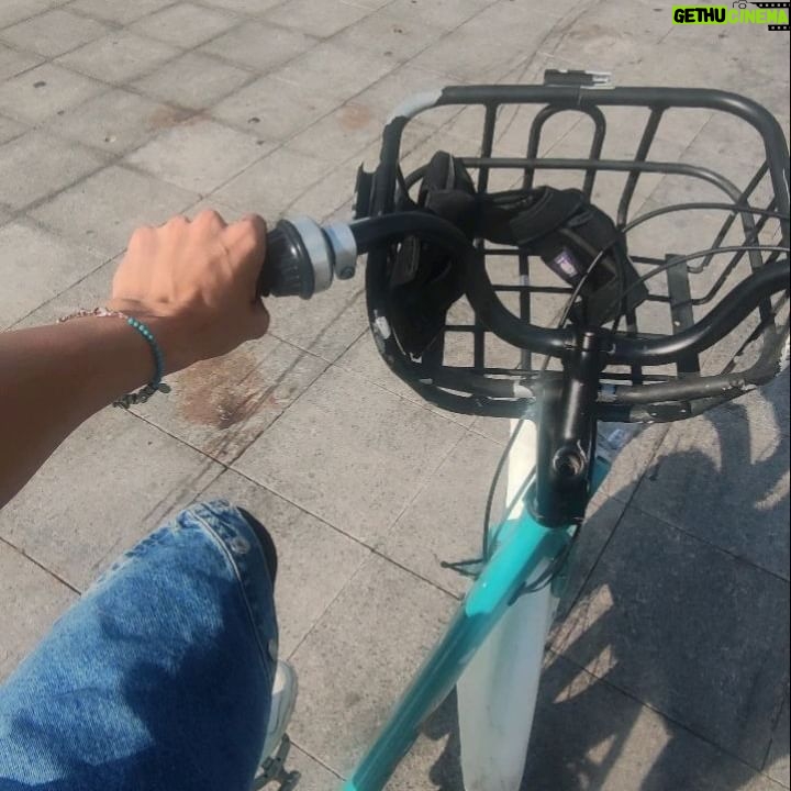 Dilara Büyükbayraktar Instagram - No filter yes sunshine mı diyorsunuz, ondan işte 🌞 #bicycle #bike #sunshine