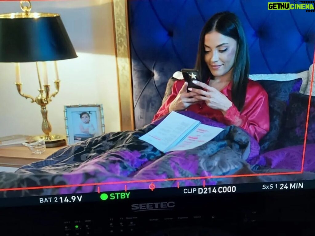 Dilara Büyükbayraktar Instagram - Vee karşınızda Canım Annem dump @canimannemofficial #canımannem #set #tv8 #stellaryapım #saranstudios