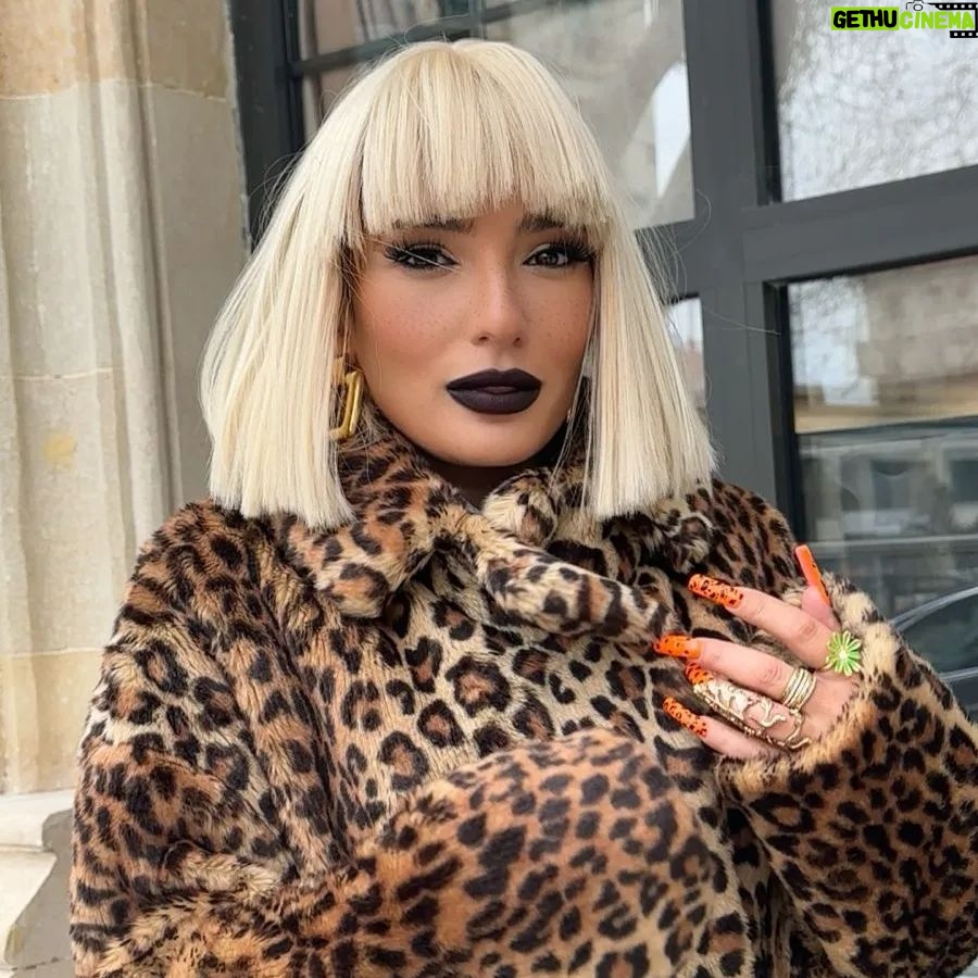 Dilara Kazimova Instagram - I love leopard print, what about you?🐈 Hair:@instudio__raksana @instudio.az Make:@kryolan_ilhame @nigar._ibrahimova #dilarakazımova #dilara #makeuptutorial #blondhead
