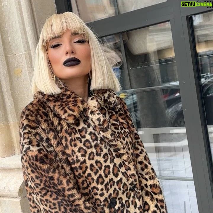Dilara Kazimova Instagram - I love leopard print, what about you?🐈 Hair:@instudio__raksana @instudio.az Make:@kryolan_ilhame @nigar._ibrahimova #dilarakazımova #dilara #makeuptutorial #blondhead