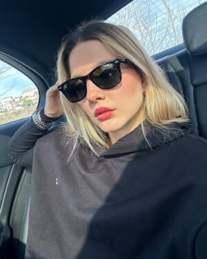 Dilara Kurtulmuş Instagram - 🖤