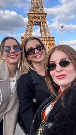 Dilara Kurtulmuş Instagram - Kız Kıza Paris🤍