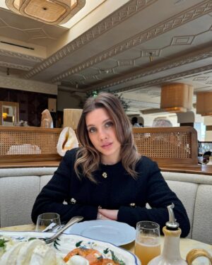 Dilara Kurtulmuş Instagram - Dönmüş olsamda fotoğraflarım bitmiyor🥹😍