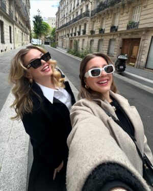 Dilara Kurtulmuş Instagram - Dönmüş olsamda fotoğraflarım bitmiyor🥹😍