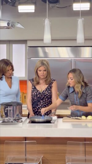 Dina Deleasa Instagram - This Coconut Chicken and Chickpea Chili is a great way to brighten up a gray winter day! Or give your regular game day chili a break!

I had so much fun with @hodaandjenna this morning.  I am incredibly grateful for the opportunity to share recipes from my kitchen to yours. Thank you for being here and cheering me on. I hope I can continue to help with family meal solutions and encouragement in everyday life as 2023 moves on!

Recipe link: https://www.dishitgirl.com/recipes/coconut-chicken-white-bean-chili

#dishitgirl #dishspiration #easymeals #chilirecipe #healthyish #todayfood #winterrecipes #cozymeal