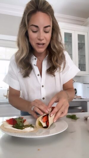 Dina Deleasa Instagram - Giving you a peek into my random lunch vibe ! Anyone else feel like they have lived a full week in between the hours of 7am and 12pm?!!

Things I have on hand a lot:
Some tortillas type 
Hummus or Greek yogurt
Basil Pesto
Chopped veggies like red or yellow peppers, cucumbers, tomatoes, avocado, anything you have on hand!
Balsamic glaze 

Make sure to season the hummus or Greek yogurt before topping it! Also any picked vegetables are great to throw in such as red onion!

How did we feel about this super casual / random reel, haha! I always feel things like this are not valuable or worth posting, however I am always proved wrong!

Ok ready to tackle part 2 of today!

#onhand #fridgeforaging #lunchideas #easyrecipesathome #easyrecipesformoms #wraprecipes #veggierecipes