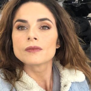 Dina Félix Costa Instagram - A pensar no fim de semana lindo e solarengo que se avizinha😃🙏
Aproveitem, para fazer máquinas de roupa pessoal !!!✌️😜😂 Bom fim de semana❤️💋