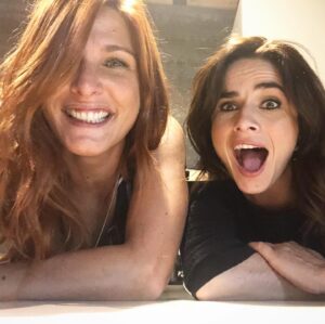 Dina Félix Costa Instagram - E cheguei ao fim desta semana,  assim, feliz e ao lado de uma das pessoas mais importantes da minha vida. 
Não desfazendo as outras amigas que tenho, não são muitas, mas as que tenho são as melhores do mundo.
A Inês depois de mais de 20 anos de amizade continua a surpreender-me com a sua generosidade e capacidade de fazer os outros felizes. 
Obrigada Inês por literalmente me teres organizado a festa de anos na tua  maravilhosa casa e por derreteres o meu coração com a tua amizade. 
Obrigada ❤️
Love you to the moon and back💫
Obrigada meus Amigos do fundo do coração 🎶🎶😍
Beijos e bom resto de Domingo 😘