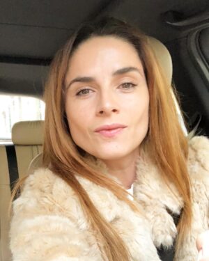 Dina Félix Costa Instagram - A pensar numa lareira acesa e num ninho quentinho 👌🏼♥️