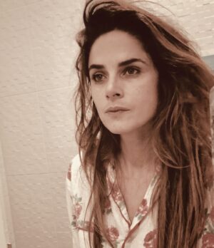 Dina Félix Costa Instagram - Quase a acabar as gravações de mais um projecto e feliz por ter conhecido e trabalhado com pessoas tão bonitas e tão talentosas. 
Estou de coração cheio! 
O maior valor de qualquer projecto por onde passo, são as amizades que levo e levo mais umas quantas!
Mais um final feliz ❤️
Bons Sonhos 😘

#descabeladas #valordavida #felix #noitesanta #depijama