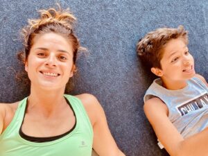 Dina Félix Costa Instagram - Passar tempo com este Pinfalino , como gosto de o chamar 🤤, é dos maiores prazeres que tenho ☺️. É uma estrelinha que me caiu no colo em forma de gente.... pronto era só isso que vos vim aqui dizer 🥰🥰😁☺️
Beijos e Bom serão para hj à noite 💫❤️😘

#asegundajapassou #treinarocorpoeamente #Amor #filhos #musica #feliz #foco #workhardplayhard #mothersloveisunconditional