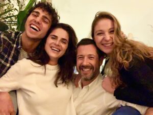 Dina Félix Costa Instagram - Jantar de Família.
Agora pensem...
.
#segredosquematam
#clãBarrigotoOliveira