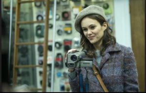 Dina Shihabi Instagram - Archive 81 is out now on @netflix 
So proud of our incredible cast and crew. We hope you have as much fun watching it as we did making it 🖤 #archive81netflix @netflixgeeked