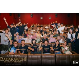 Dinda Kanyadewi Instagram - MALANG RUAMEEE POL!!! 🐍

Terima kasih buat kalian yang udah nonton dan bertemu cast Badarawuhi di Desa Penari di @cinepolisid Malang Town Square & @cgv.id Malang City Point. Kami tunggu review-nya ya! Besok kami akan ke Surabaya, tungguin terus update-nya.

#Badarawuhi 
#BadarawuhiDiDesaPenari
#MDEntertainment
#MDPictures