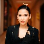 Dinda Kanyadewi Instagram - Look for gala premiere "Badarawuhi Di Desa Penari." @kknmovie Wearing @wilsenwillimofficial Stylist @ivanteguhsantoso Asst stylist @mindanovianty Accessories @amstamb Makeup @sissysosro Hairstylist @desyuntadi 📸🎥 @snap.nuel @imshooter