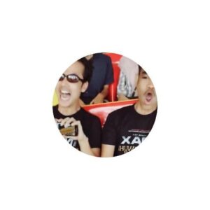 Dinda Kanyadewi Instagram - Hiburan tipis di sela-sela promo film #BadarawuhiDiDesaPenari @kknmovie keliling pulau jawa kemarin. Naik rollercoaster ditemani teriakan cok cak cok huak huek dari @moh.iqbal.sulaiman 😆👍🏼
