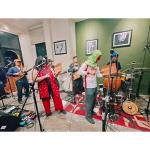 Dinda Kanyadewi Instagram - Goyang boleh, goyah jangan. 💃