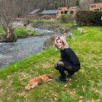Dionne Slagter Instagram - Ik mocht bij het openingsweekend aanwezig zijn van de nieuwste locatie van @tinyparks_nl in de Belgische Ardennen🌲🌞 Ik ben al eens in Drenthe geweest voor TinyParks wat al echt fantastisch was en de Laidback Valley locatie in Saint Hubert is ook echt een pareltje. Het laatste kiekje is natuurlijk geen Tiny house, maar wel mijn droomhuis. Het is sowieso een droomplek, aangezien op zaterdagmiddag maar 2 mensen aah het shoppen waren in de Lidl. #spon