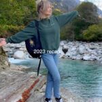 Dionne Slagter Instagram - Als ik terugkijk op 2023, zijn er toch weer veel bijzondere dingen gebeurd. Ik heb Leia mogen adopteren waar ik elke dag van geniet. Met Moordcast gaan we als een speer en hebben mooie dingen weten te behalen! Misschien wel het belangrijkste voor mij was de intieme reis die ik deelde in ‘Moordpillen?’ Hierdoor ben ik een stuk van mijzelf tegengekomen die ik steeds beter leer kennen. Op naar een nieuw jaar 🖤 Ik gun jullie een fantastische!