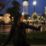 Dionne Slagter Instagram - Disneyland Parijs was koud van buiten, maar warm van binnen 🌹 een inkijkje: 1. Geleerd dat geroosterde kastanjes bestaan 2. Slagveld 3. Disney Studio’s by night 4. Irritant vriendje 5. Geen commentaar 6. The Tower of Terror blijft mijn favoriet ondanks de buikpijn die het me geeft 7. Tower of terror 2.0 8. Vuurwerk en lampjes 9. Happy bday flapdrol 10. Dionne de Tour Guide