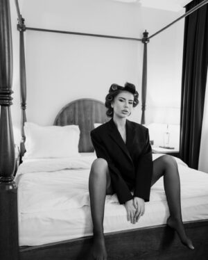 Dita Istrefi Instagram - Bisous bisous @garden_hotels 

Photographe: @noar.aveny 
Direction artistique: @venetwork_ 
Makeup: @iamkerella 
Hair: @ibrahairartist