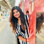 Divya Bharathi Vetrivel Instagram - "𝙏𝙧𝙖𝙞𝙣𝙨 𝙖𝙧𝙚 𝙖 𝙧𝙚𝙢𝙞𝙣𝙙𝙚𝙧 𝙩𝙝𝙖𝙩 𝙡𝙞𝙛𝙚 𝙞𝙨 𝙖𝙡𝙬𝙖𝙮𝙨 𝙤𝙣 𝙩𝙝𝙚 𝙢𝙤𝙫𝙚."🚂🫶 📸 @priya_devaa 🫶 #instamood #instalike #instagram #train #nivashinidivya #nivashini_ma #instagood #instagram #frankapannuvom #traingirl #trainstagram