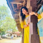 Divya Bharathi Vetrivel Instagram - 𝓖𝓲𝓿𝓮 𝔂𝓸𝓾𝓻𝓼𝓮𝓵𝓯 𝓽𝓲𝓶𝓮 🫶💛 📸 @nakshathra_viswanathan ☺️ #nivashinidivya #nivashini_ma #frankapannuvom #insta #instagood #yellowflowers #lovequotes #loveyourself