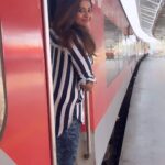Divya Bharathi Vetrivel Instagram - Vaa rayil vida polaama Unakkenna kovama 🚆