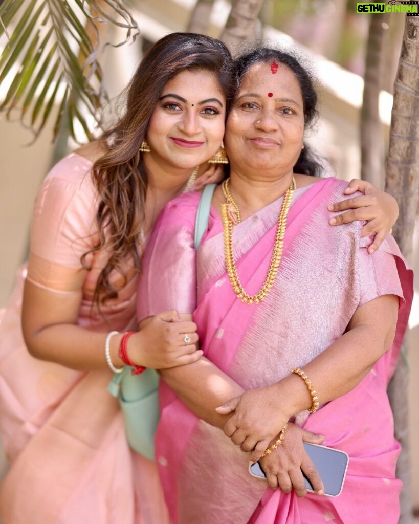 Divya Bharathi Vetrivel Instagram - Happy birthday amma❤️ 📸 @haran_official_ #nivashinidivya #nivashini_ma #frankapannuvom #instagood #birthdaymoments #birthdaymom #amma #loveu #cake #lovequotes #instagram