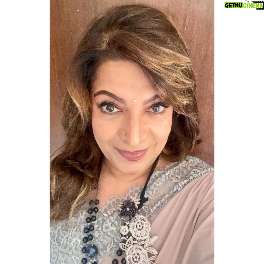 Divya Seth Shah Instagram - If only My Passport Photo looked like this 😆 . . . #mugshot #closeup #photooftheday #photoshoot #photo #photography #me #smile #happy