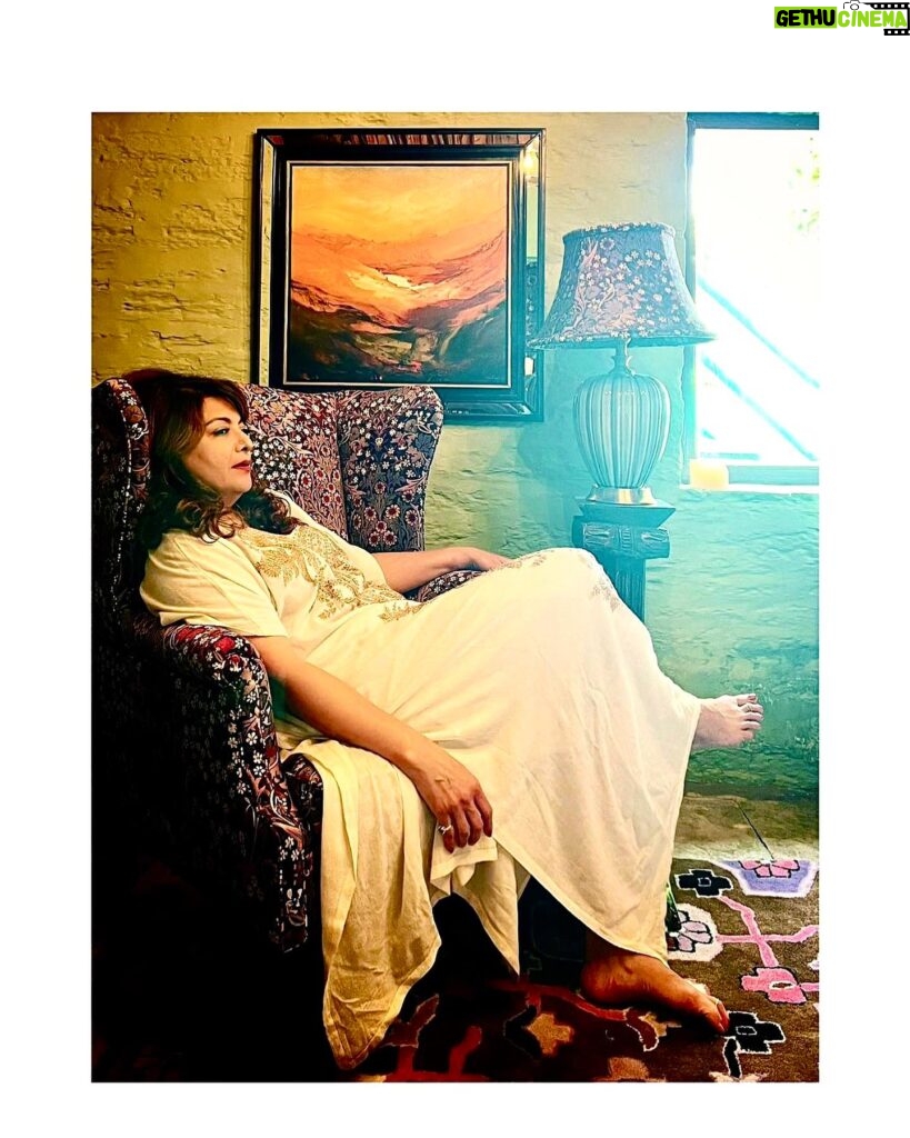Divya Seth Shah Instagram - Mood in Sitla How can it not be ! With favs and fab and food that was 🤌🏻 Photo by My 🤗 @prayerspassionpeacenpositivity . . . #sitlaresort #mood #mountains #mountainlife #resort #ecofriendly #environment #clear #air #pure #fresh #fabulous