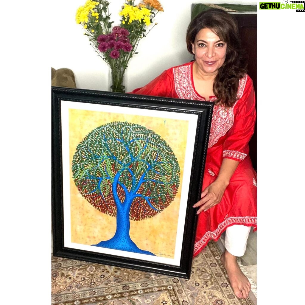 Divya Seth Shah Instagram - “Kanha se khali Haath kaise Jaa sakte Hai” Thank you for this Beautiful Tree of Life @manojgadpal27 The Heart and soul of an Artist The Tenacity of the Colours The Energy it emits The Love behind the Canvas 🙌🏻 This was a life enriching Experience… So much gratitude to @latikanath for her love and incredible hospitality @big5safarisz we are enthralled with Your Vast knowledge of the magic of the Jungle Dharma and infinite patience ! . . . #love#gratitude #safari #jungle #dawn #birdlovers #birds #wildlife #sentientbeings #home #nature #earth #respect #harmony #life #art #artist #soul