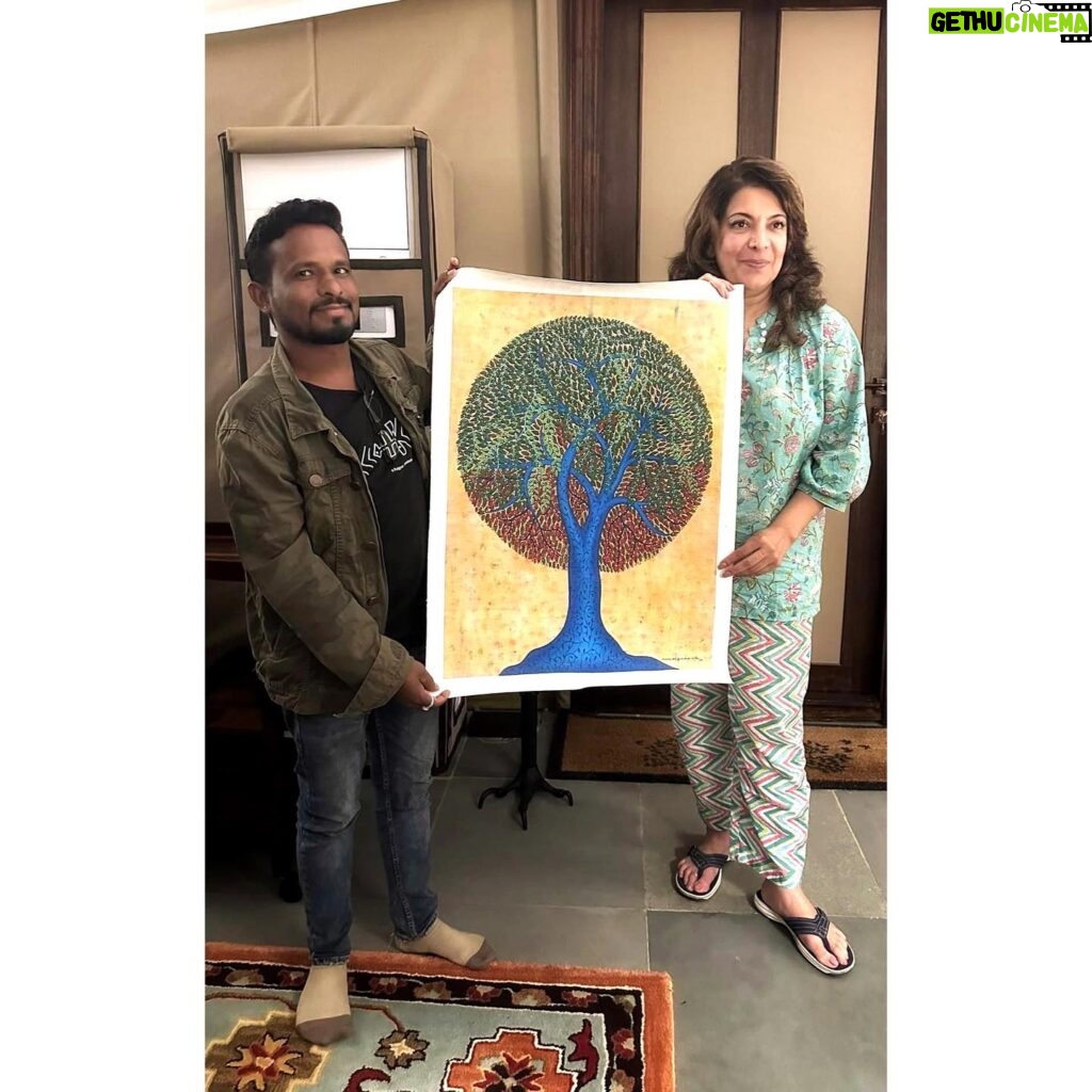 Divya Seth Shah Instagram - “Kanha se khali Haath kaise Jaa sakte Hai” Thank you for this Beautiful Tree of Life @manojgadpal27 The Heart and soul of an Artist The Tenacity of the Colours The Energy it emits The Love behind the Canvas 🙌🏻 This was a life enriching Experience… So much gratitude to @latikanath for her love and incredible hospitality @big5safarisz we are enthralled with Your Vast knowledge of the magic of the Jungle Dharma and infinite patience ! . . . #love#gratitude #safari #jungle #dawn #birdlovers #birds #wildlife #sentientbeings #home #nature #earth #respect #harmony #life #art #artist #soul