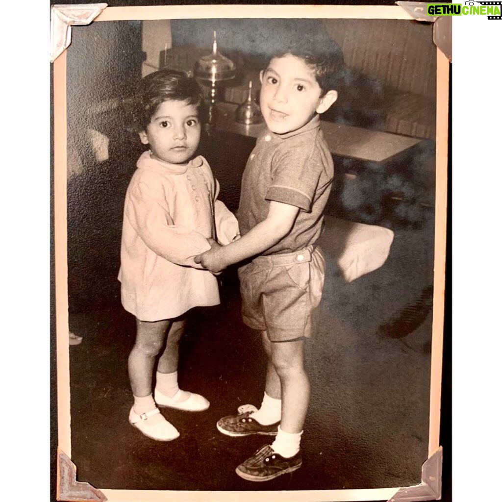 Divya Seth Shah Instagram - 😂😂😂 How can My Expression remain The SAME😂 Kavi is the stoic Tolerator of All My childhood Hysteria, Teenage Tantrums and Adult Shenanigans 😆 The Award for BEST Brother for sure 🤗 And Priya .. for resolutely propping Me and having My back ! Even when She’s doesn’t wanna 😆 My Twin Flames @kaviseth @priyasethchopra You have siblings who Love You… You have Everything ❤️❤️❤️ . . . #sibling #siblinglove #brother #sister #family #love #childhood #memories