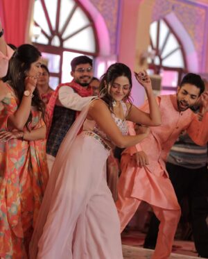 Divyanganaa Jain Instagram - Day 2- mehndi/ carnival #meribehenkishadimain
Wearing- @the_adhya_designer 
Clicked by - @shashankjainfilms 
#divyanganaajain #divyanganajain #jaipurweddings