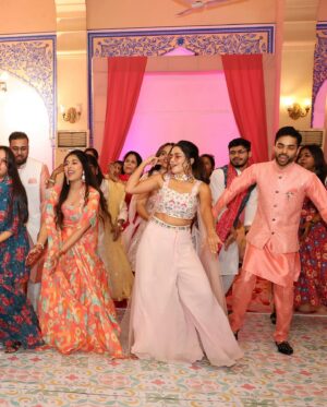 Divyanganaa Jain Instagram - Day 2- mehndi/ carnival #meribehenkishadimain
Wearing- @the_adhya_designer 
Clicked by - @shashankjainfilms 
#divyanganaajain #divyanganajain #jaipurweddings