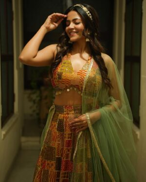 Divyanganaa Jain Instagram - ❤️❤️❤️ Meri behen ki shadi 😎
Day 1- Sundowner / sagaai 
Wearing- @the_adhya_designer 
Clicked by- @shashankjainfilms 
#divyanganaajain #divyanganajain #destinationwedding #diggipalace