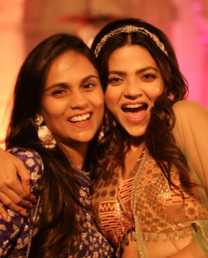 Divyanganaa Jain Instagram - ❤️❤️❤️ Meri behen ki shadi 😎
Day 1- Sundowner / sagaai 
Wearing- @the_adhya_designer 
Clicked by- @shashankjainfilms 
#divyanganaajain #divyanganajain #destinationwedding #diggipalace