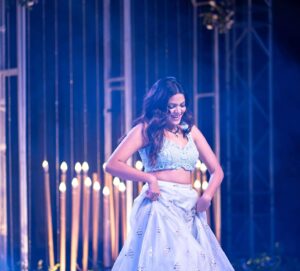 Divyanganaa Jain Instagram - Sangeet Special 💃🏻💃🏻💃🏻 
Wearing- @the_adhya_designer 
.
.
#divyanganaajain #divyanganajain